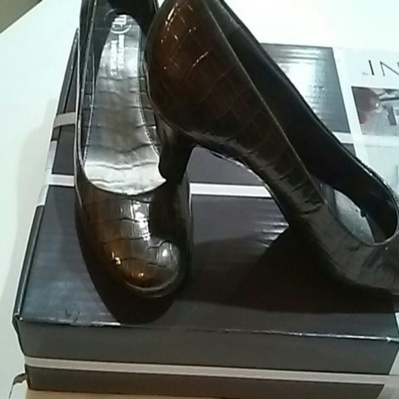 Pumps - Picture 3 of 3